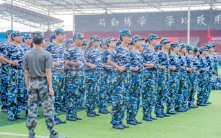 军训特辑 | 当迷彩撞上了月圆之日